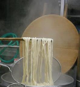 常陸太田市の名物うどんの老舗　元祖手打ちうどんいづみや